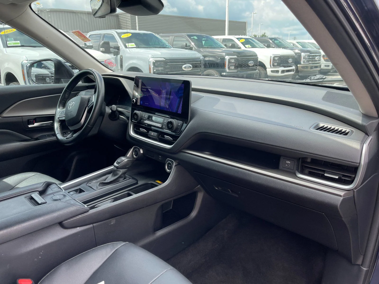 Used 2024  Toyota XLE image 19