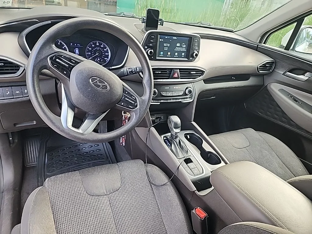 Used 2019 Gray Hyundai SE image 4