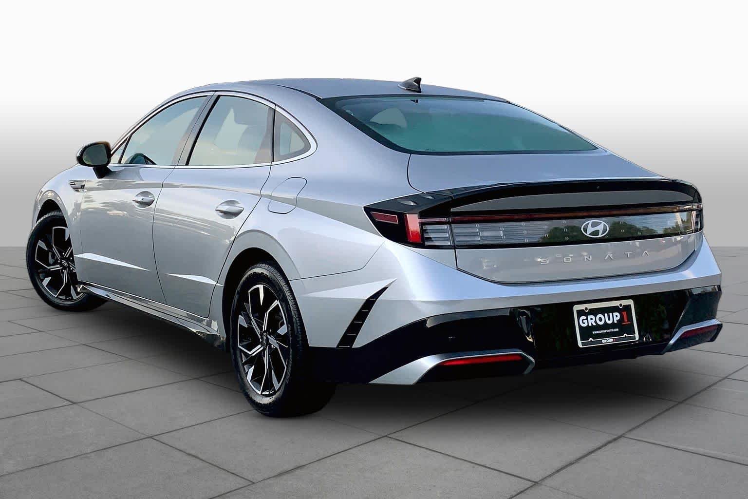 Used 2024 Aero Silver Hyundai SEL image 10