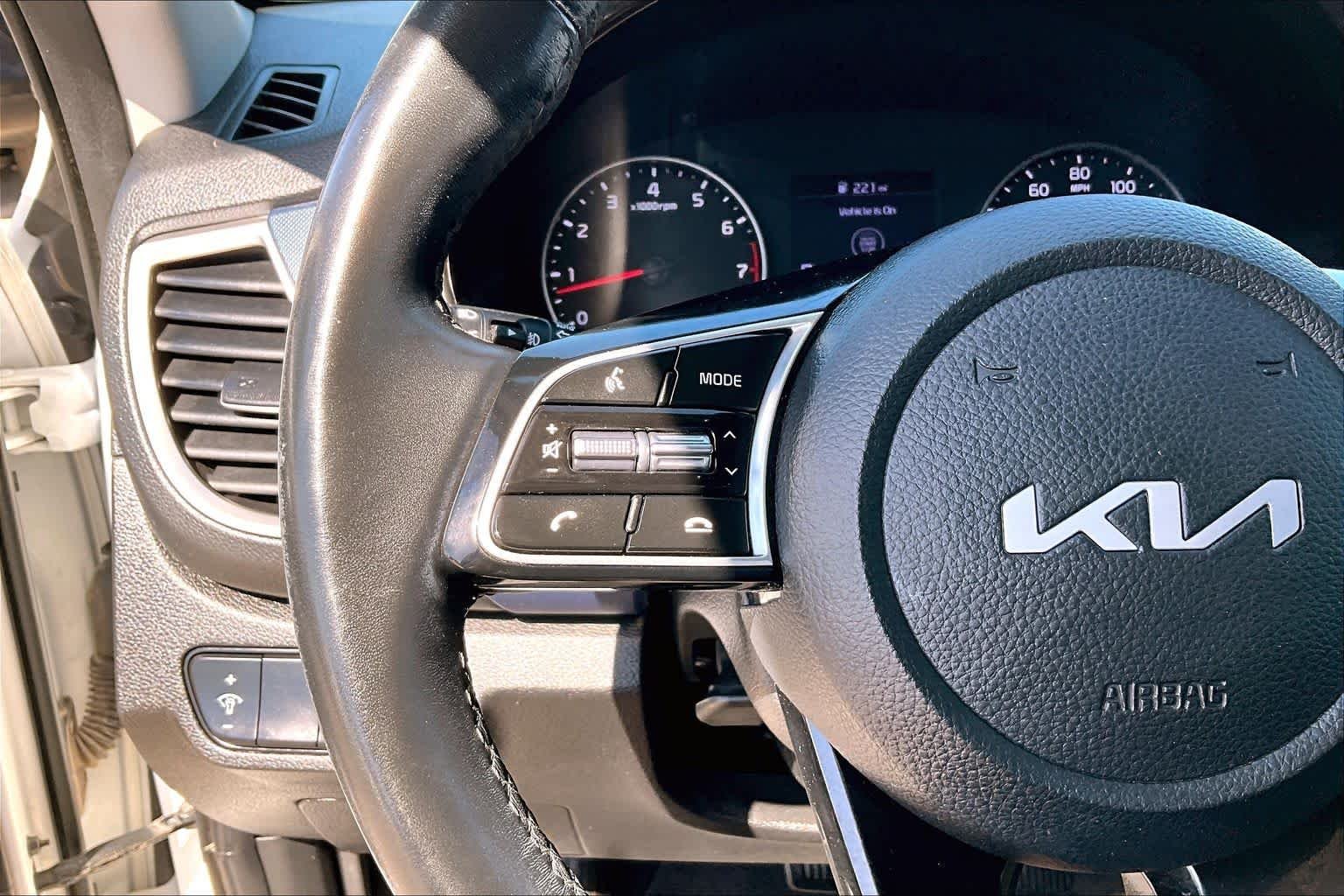 Used 2023 Snow White Pearl Kia S image 23