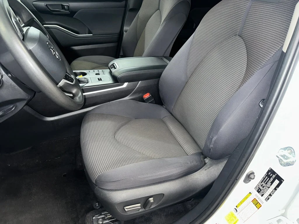 Used 2023 Wind Chill Pearl Toyota L image 5