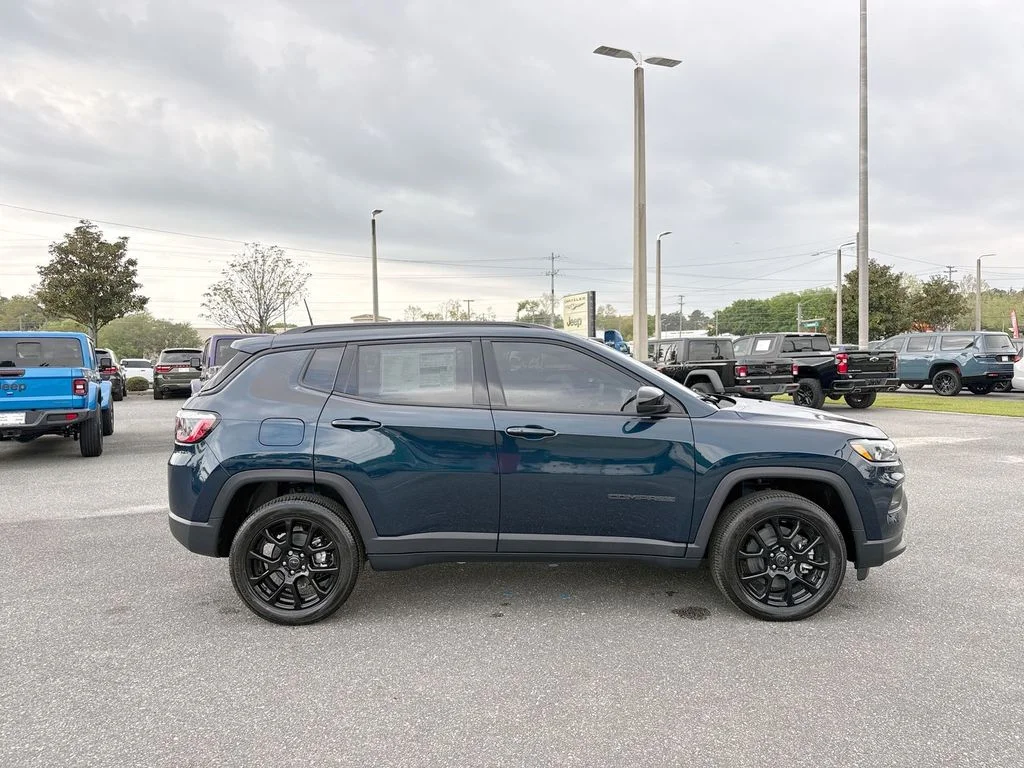 New 2026 Fathom Blue Pearl-Coat Exterior Paint Jeep Latitude image 2