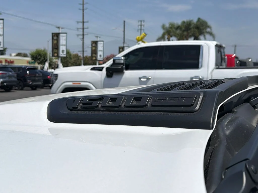 New 2025 Bright White Clear-Coat Exterior Paint RAM Laramie image 22