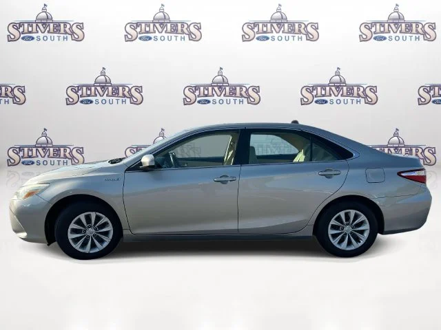 Used 2016  Toyota LE image 6