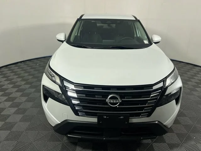 Used 2024 Everest White Pearl Nissan SV image 7