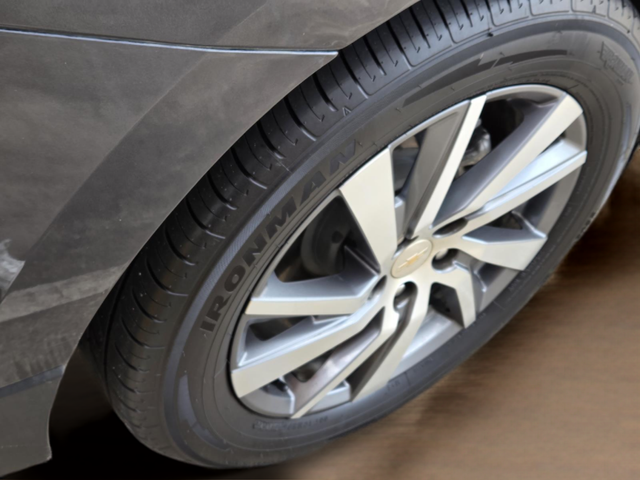 Used 2022 Gray Chevrolet Premier image 38