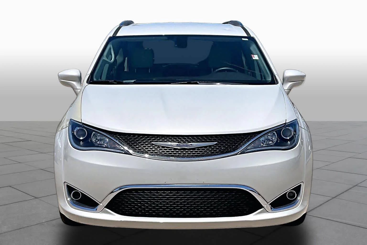 Used 2017 Tusk White Chrysler Touring-L Plus image 5