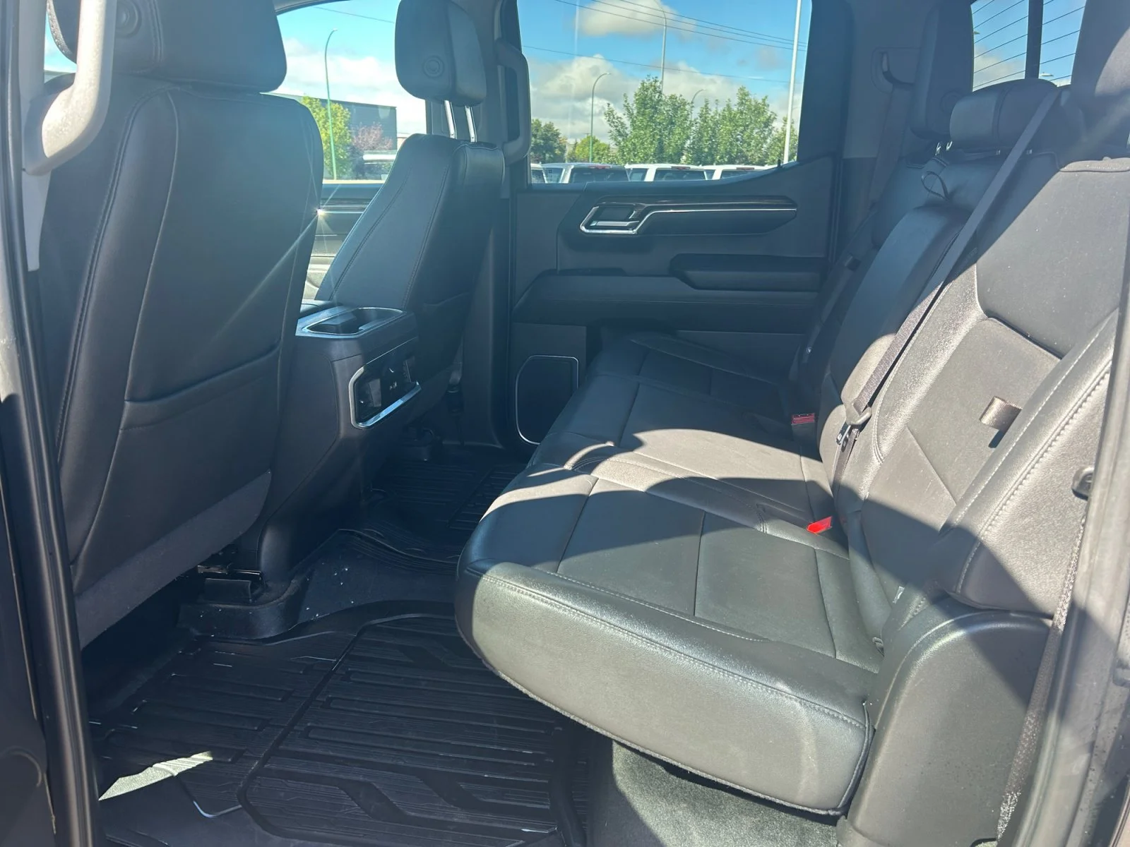 Used 2024 Black GMC Elevation Crew 3.0L Leather X31 Package 4x4 image 18
