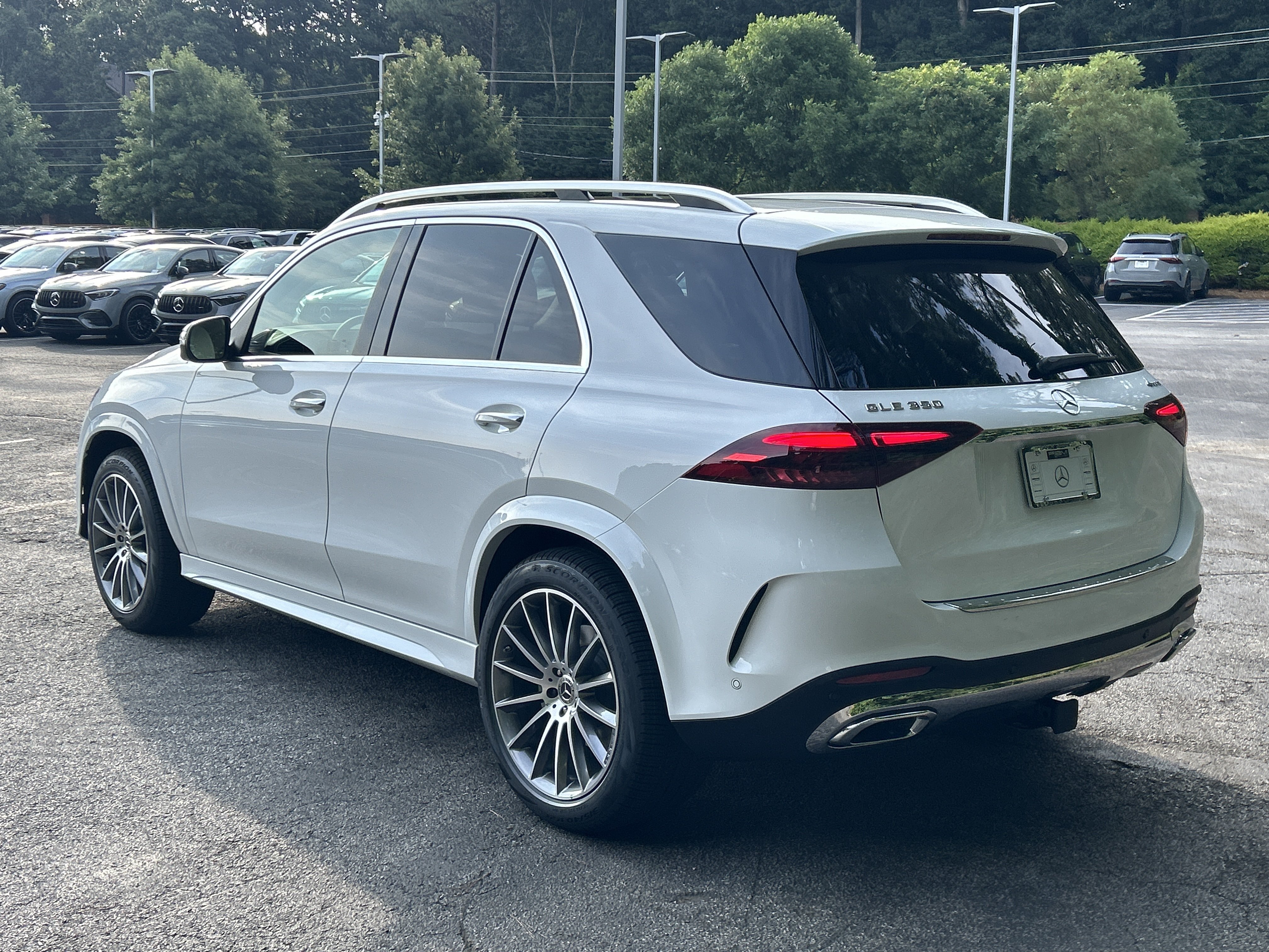 New 2026 MANUFAKTUR Moonlight White Metallic Mercedes-Benz GLE 350 4MATIC® SUV image 11