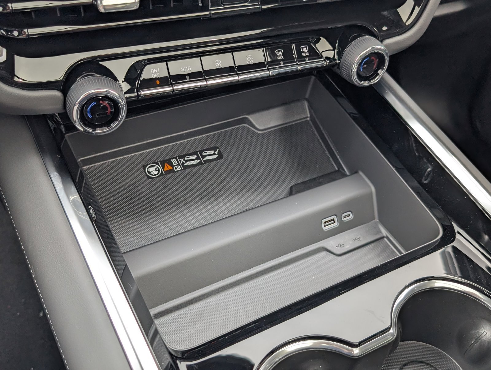 2027 Chevrolet Tahoe Z71 - Photo 20