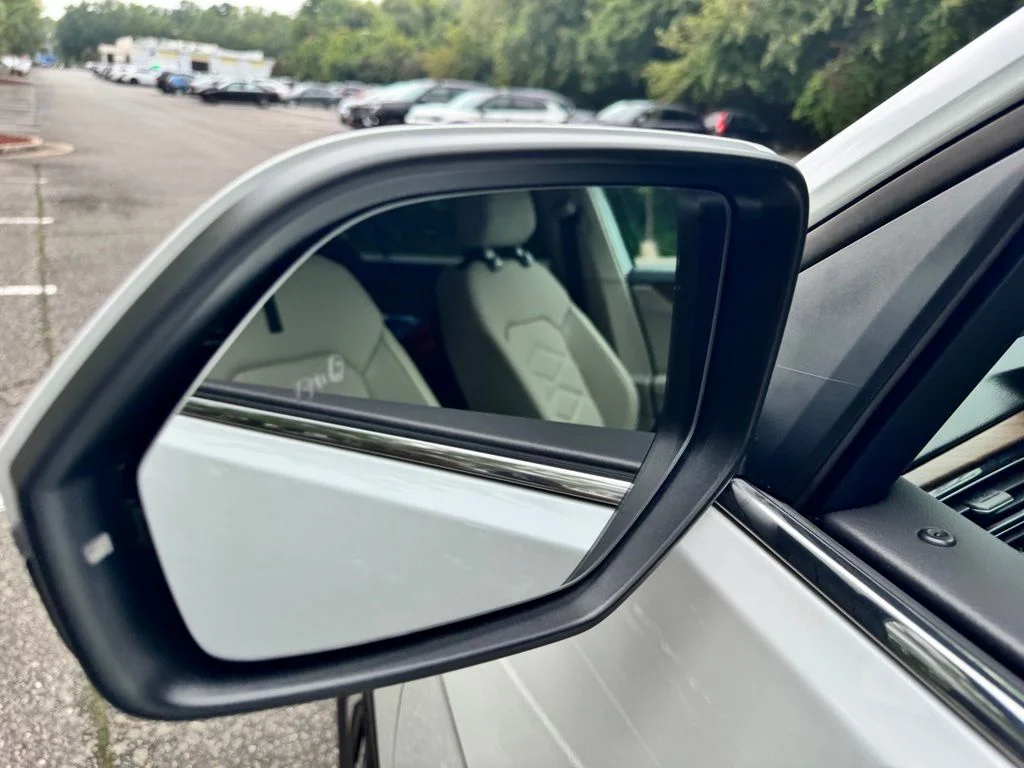 Used 2026 White Volkswagen SE image 9