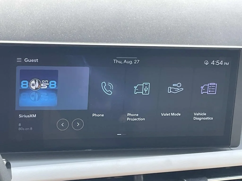 Used 2025  Hyundai SEL image 16