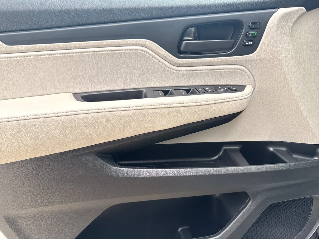 2025 Honda Odyssey EX-L - Photo 10