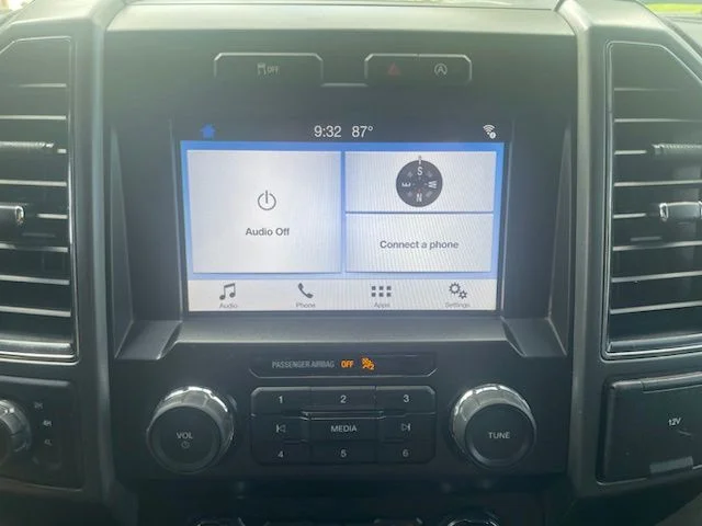 Used 2019 White Ford XL image 18