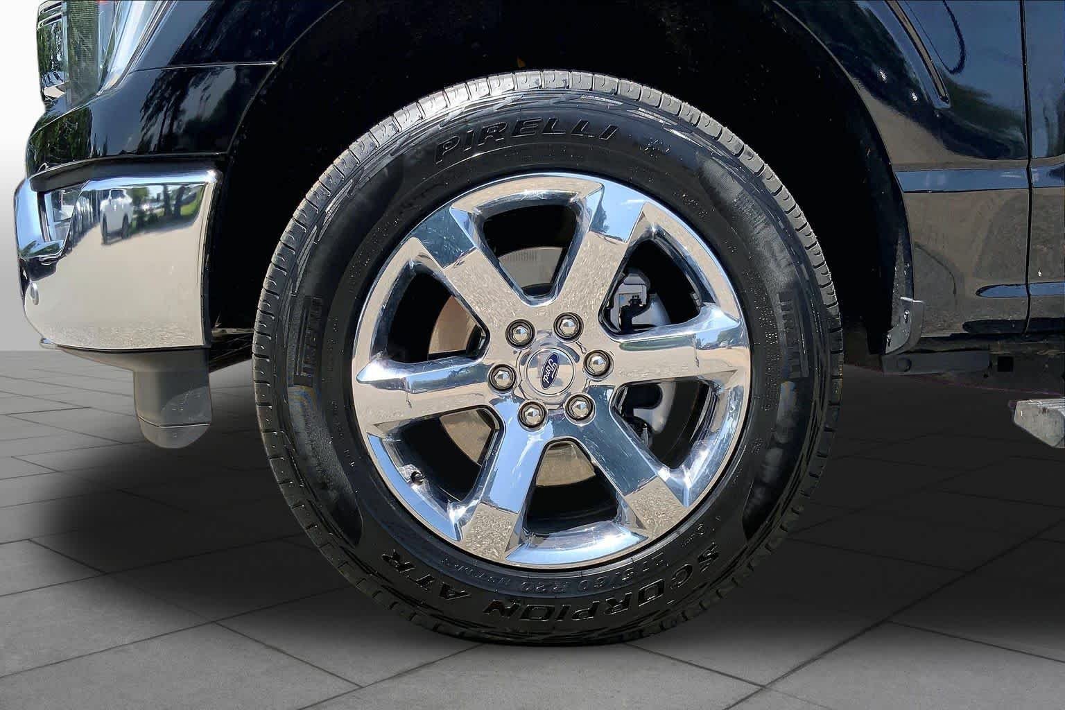 Used 2023 Agate Black Metallic Ford LARIAT image 11