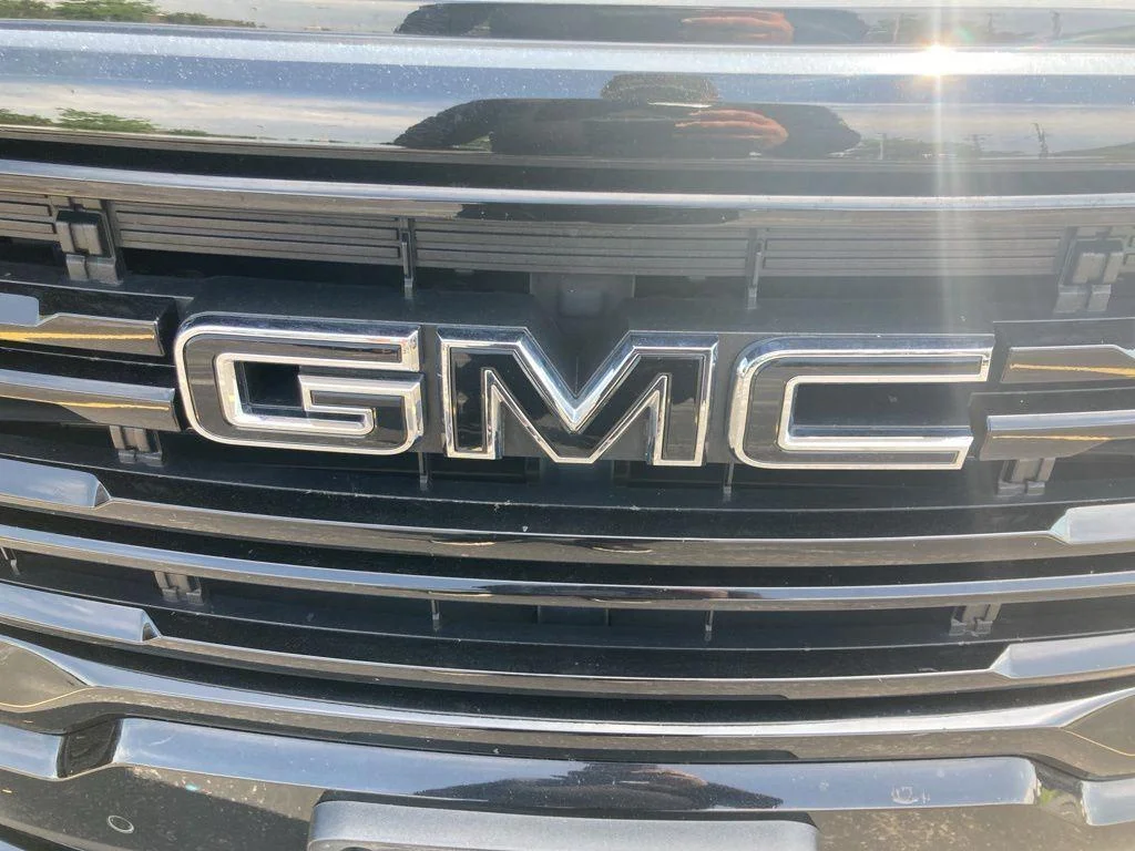 Used 2022 Ebony Twilight Metallic GMC SLE image 10