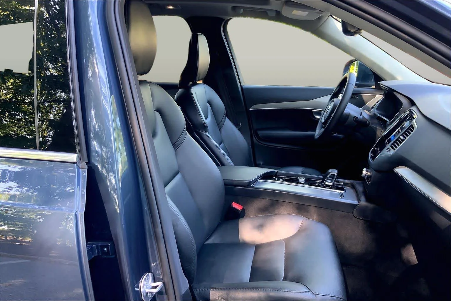 Used 2024 Denim Blue Metallic Volvo Core Bright Theme image 7