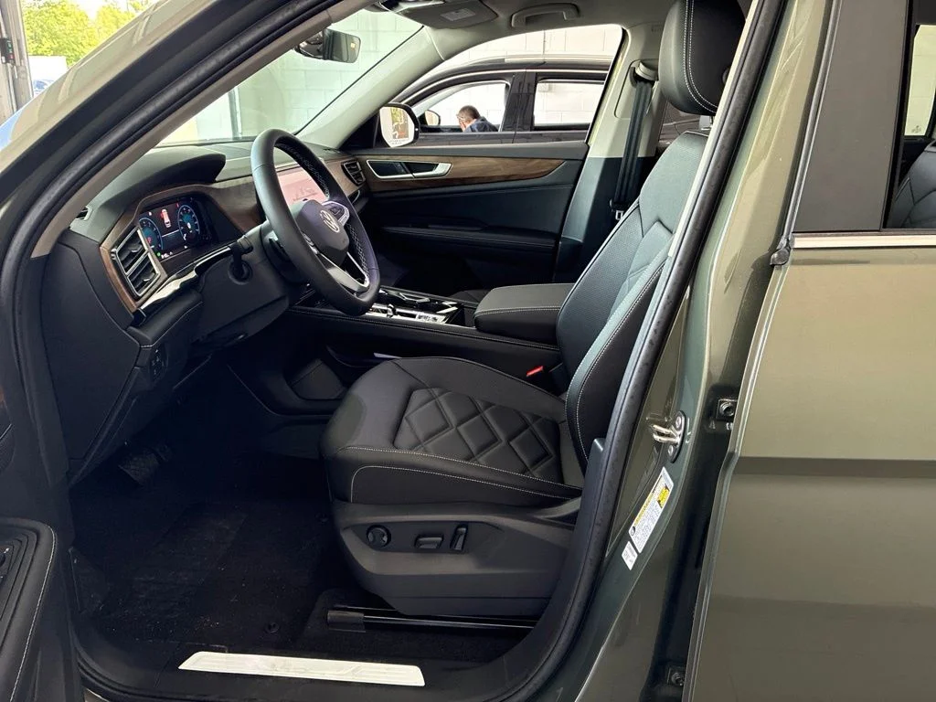 New 2026 Green Volkswagen 2.0T SE w/Technology image 9