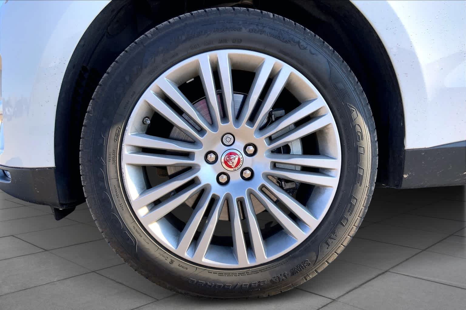 Used 2019 Yulong White Metallic Jaguar 30t Portfolio image 10