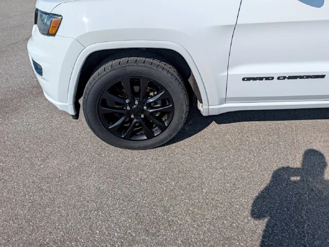Used 2020 White Jeep Altitude image 27