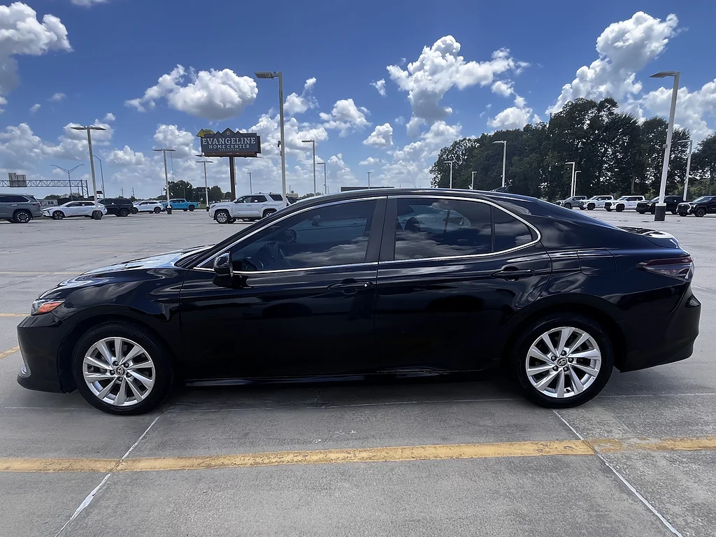 Used 2022 Midnight Black Metallic Toyota LE image 6