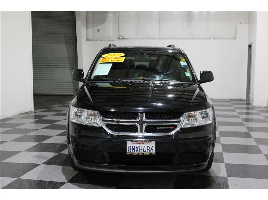 Used 2019 Pitch Black Clearcoat Dodge SE Value Pkg image 2