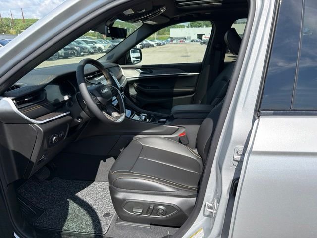 New 2026 Silver Zynith Exterior Paint Jeep  image 14