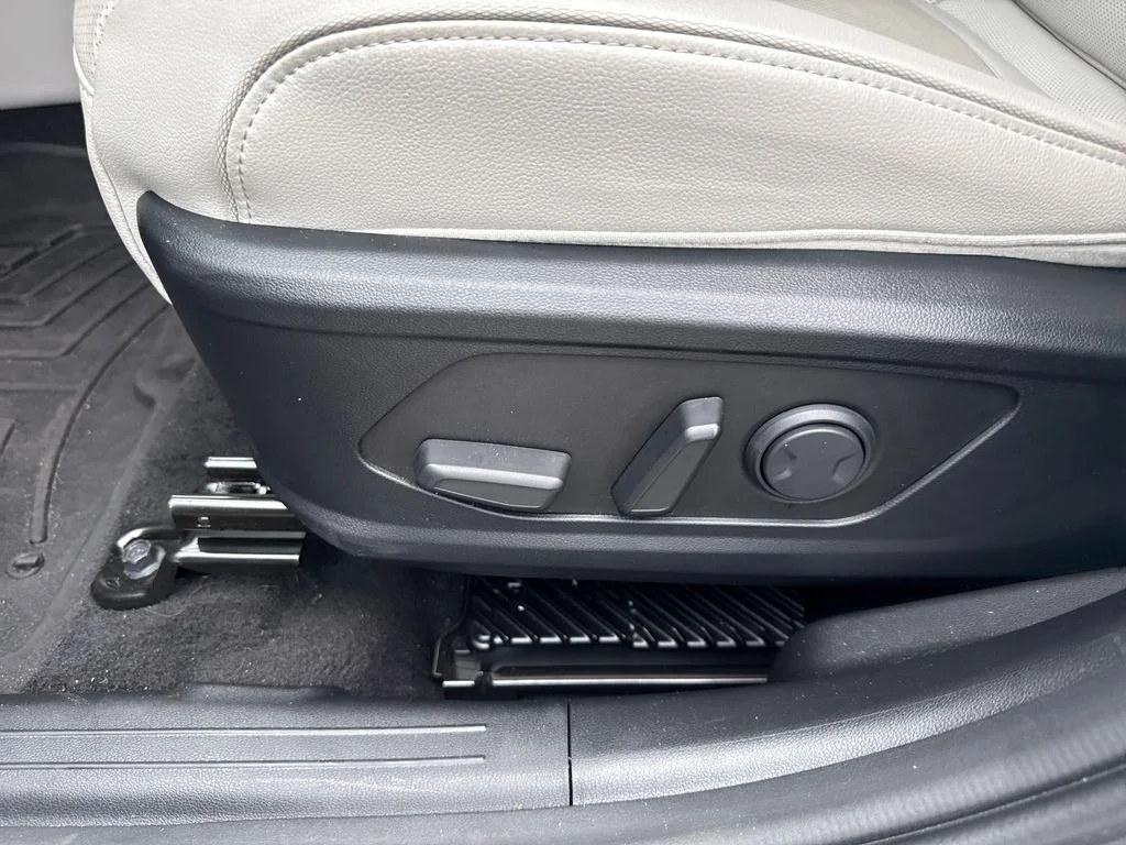 Used 2025 Ecotronic Gray Hyundai Limited image 12
