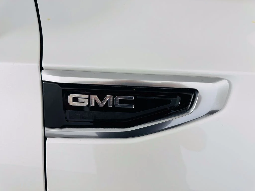 Used 2023 White GMC Denali image 38