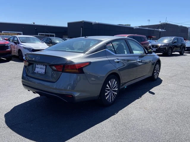 2025 Nissan Altima SV - Photo 6