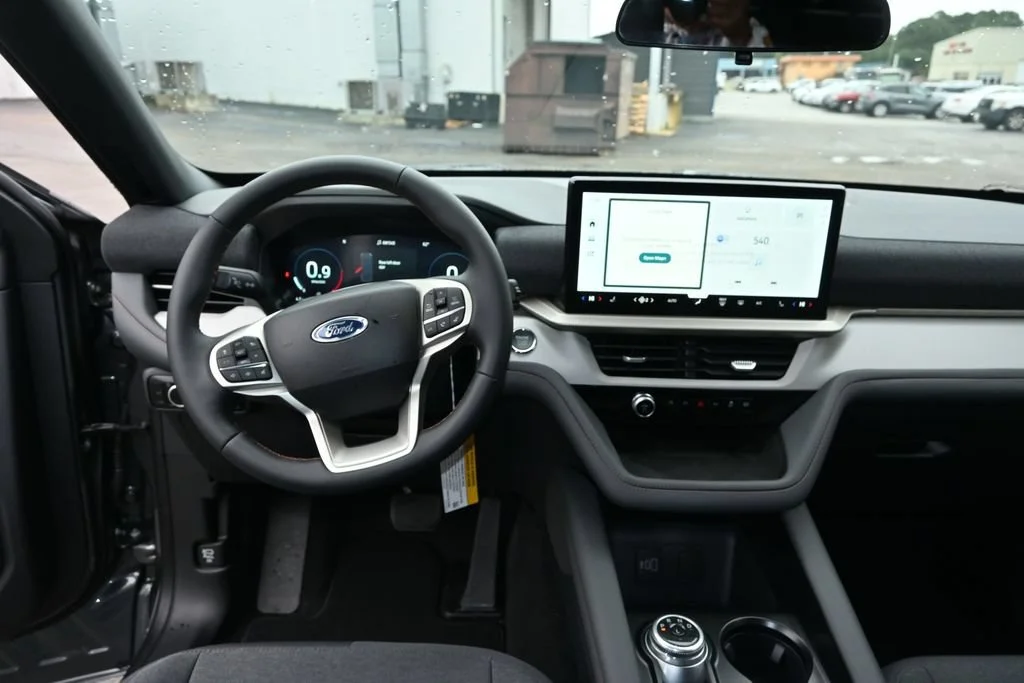 New 2027 Carbonized Gray Metallic Ford Active image 31