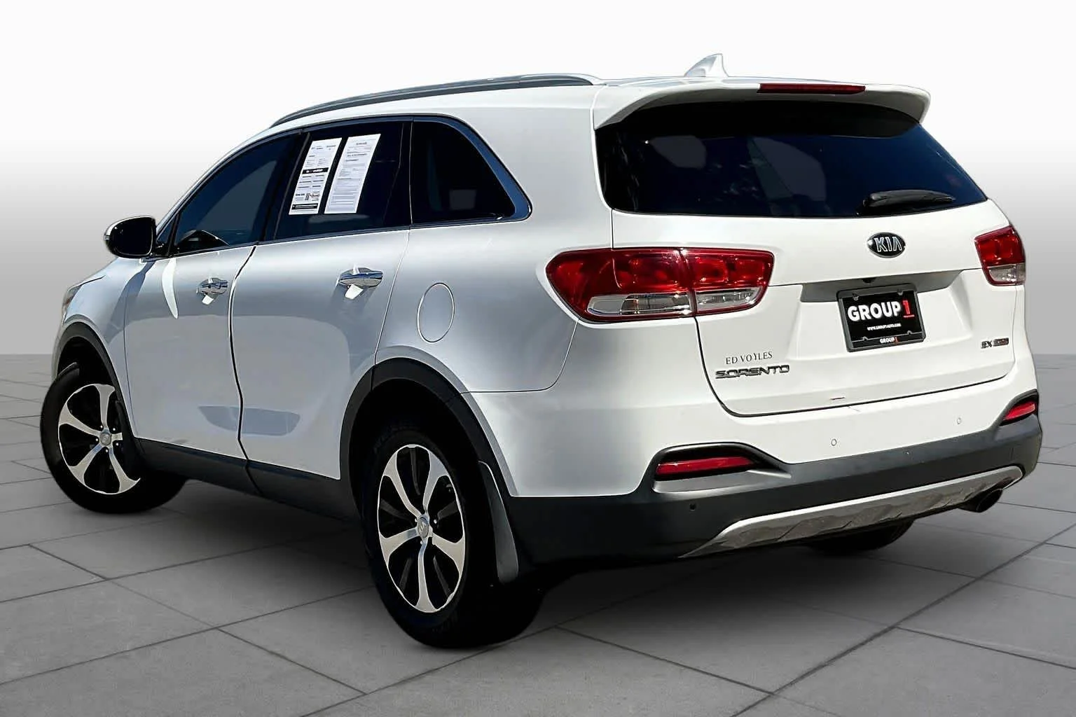 Used 2017 Snow White Pearl Kia EX image 12