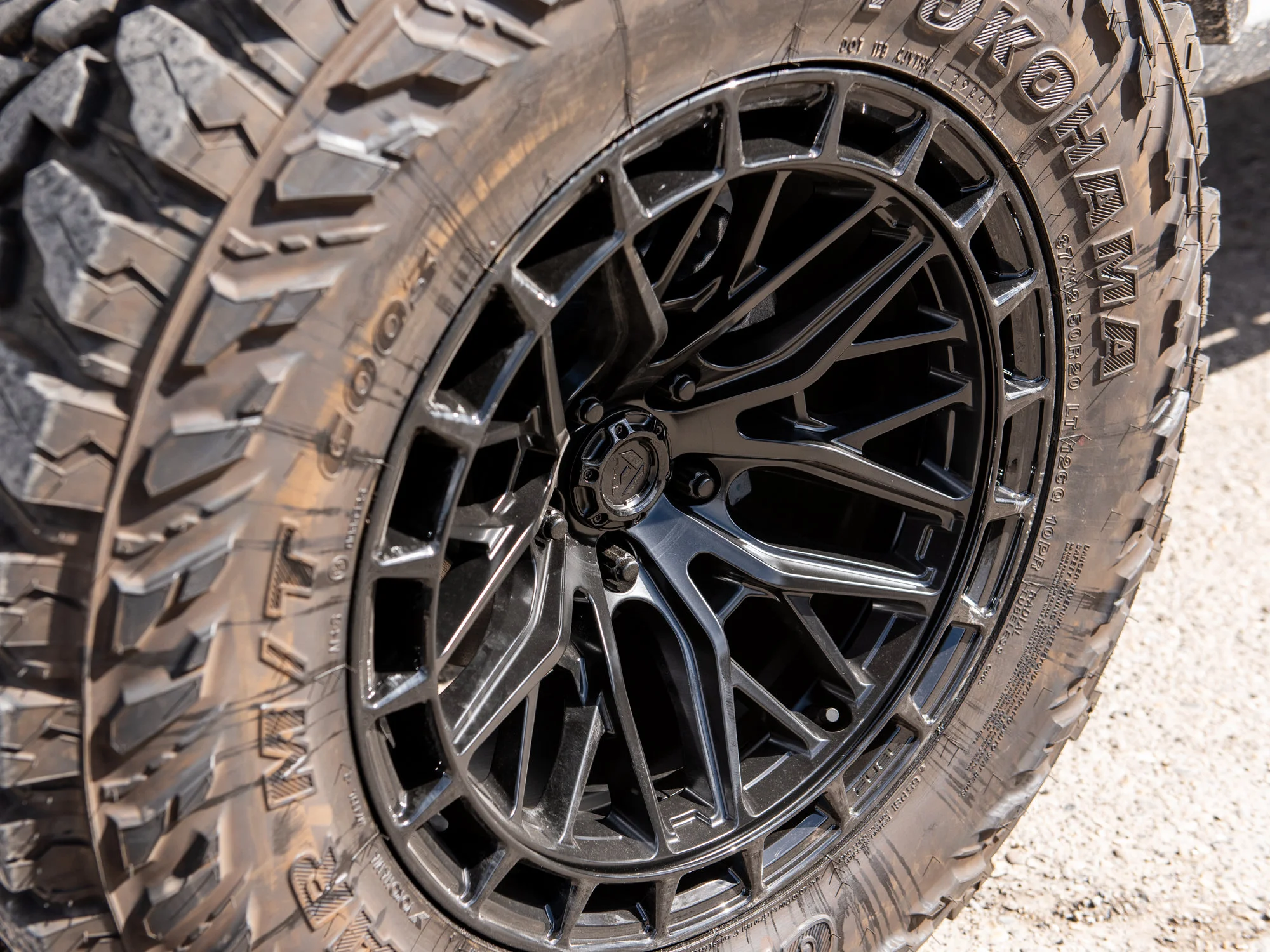 Used 2026 White Jeep Moab 392*, Winch, 37 Inch Tires, Fuel Wheels, Steel Bumper, Pod Lights image 5