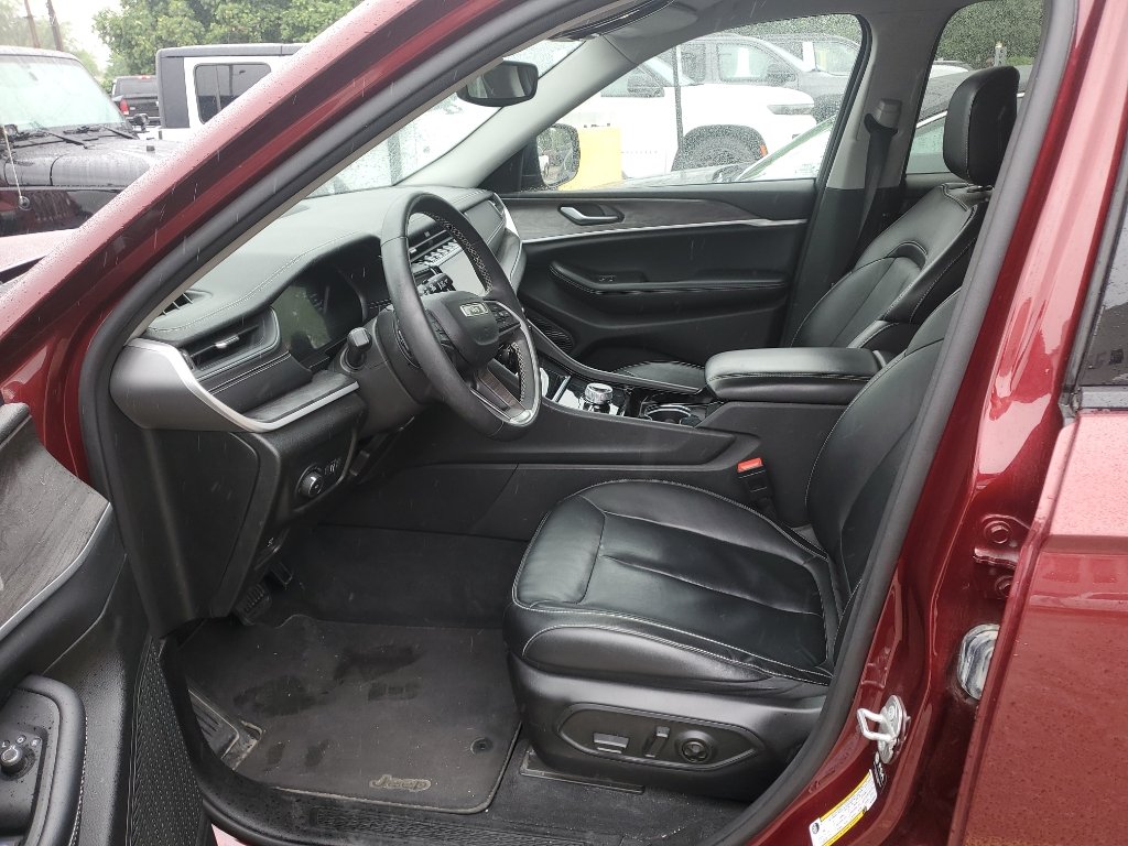 Used 2023 Velvet Red Pearlcoat Jeep Limited image 10