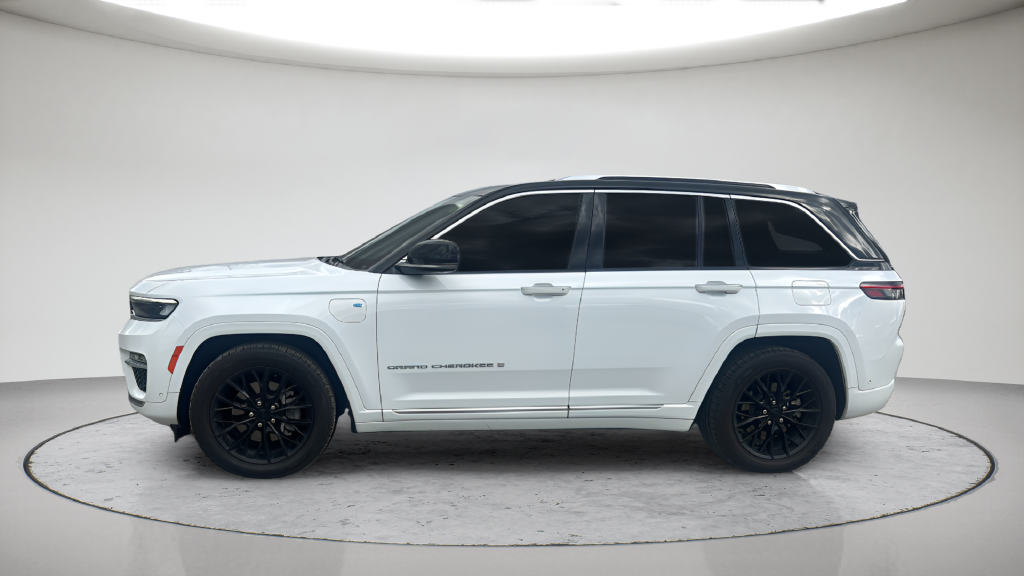 Used 2022 White Jeep Summit 4xe image 13