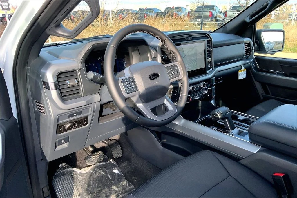 New 2026 Oxford White Ford XLT image 6