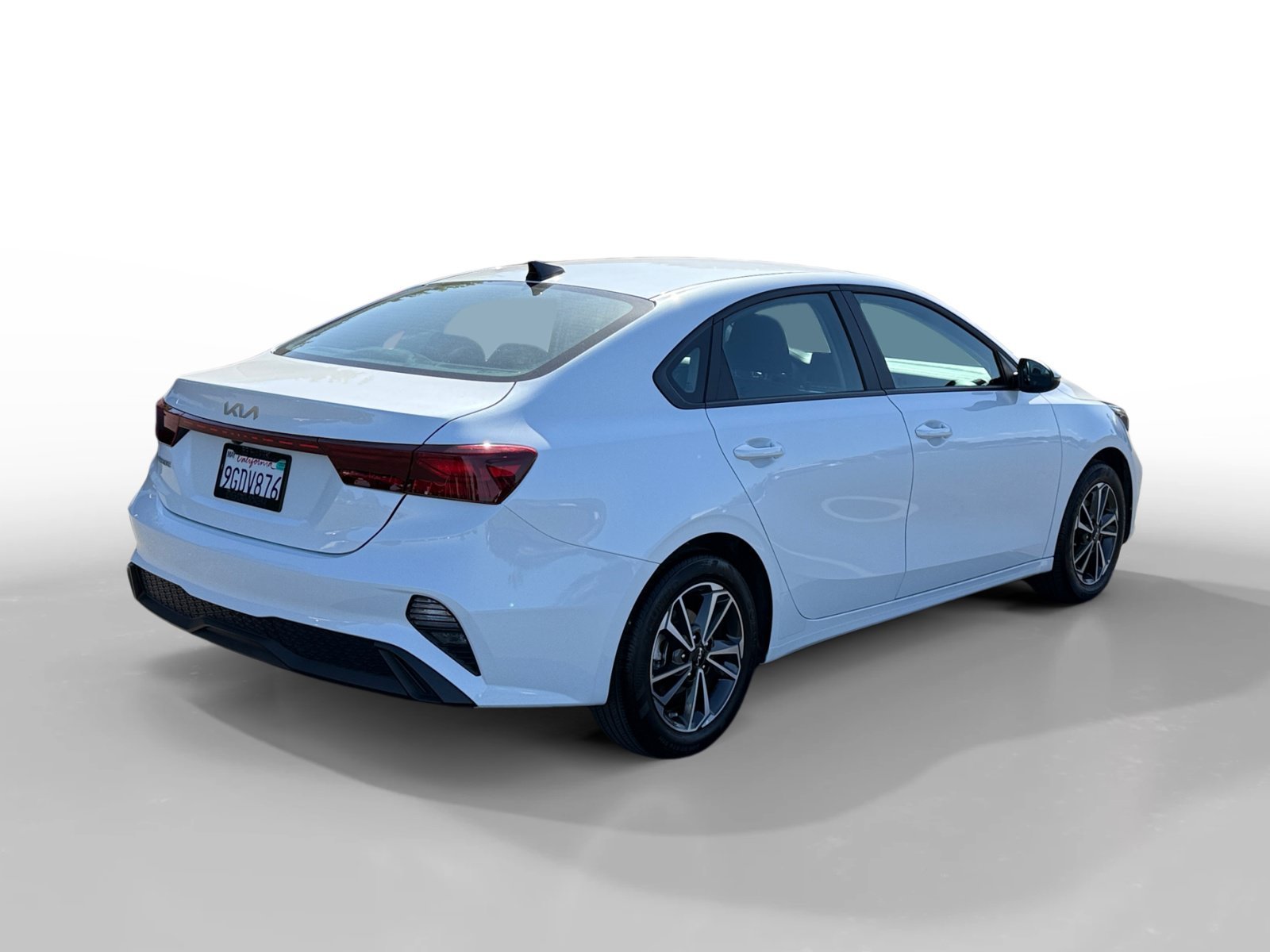 Used 2023 Snow White Pearl Kia LXS image 5