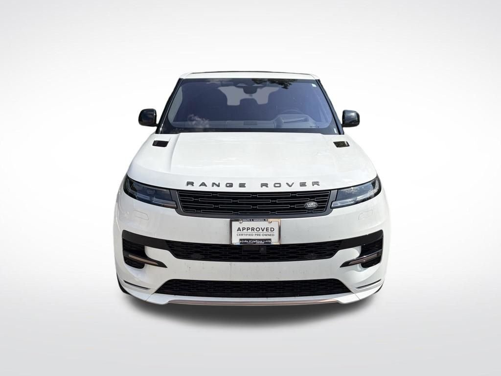 Used 2023 White Land Rover SE Dynamic image 3