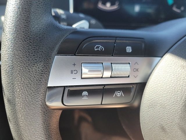 Used 2025 White Hyundai SEL image 13