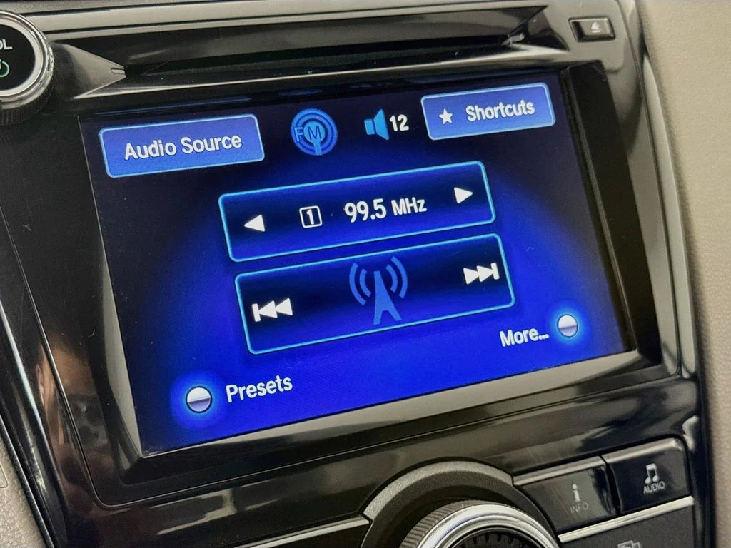 Used 2014 Silver Honda EX-L image 18