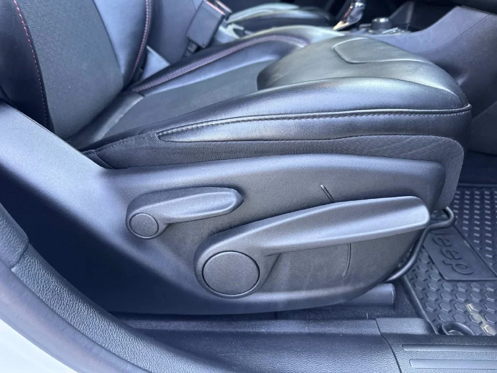 Used 2019 Pearl White Pearlcoat Jeep Trailhawk image 25