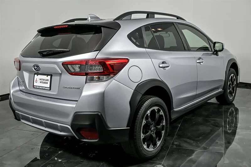 Used 2022  Subaru Premium image 9