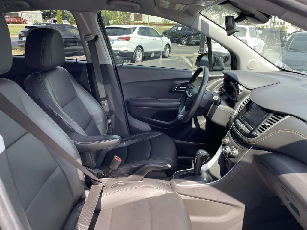 Used 2021 Mosaic Black Metallic Chevrolet LT image 9