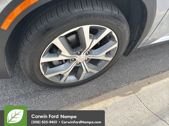 Used 2020 Silver Hyundai SEL image 4