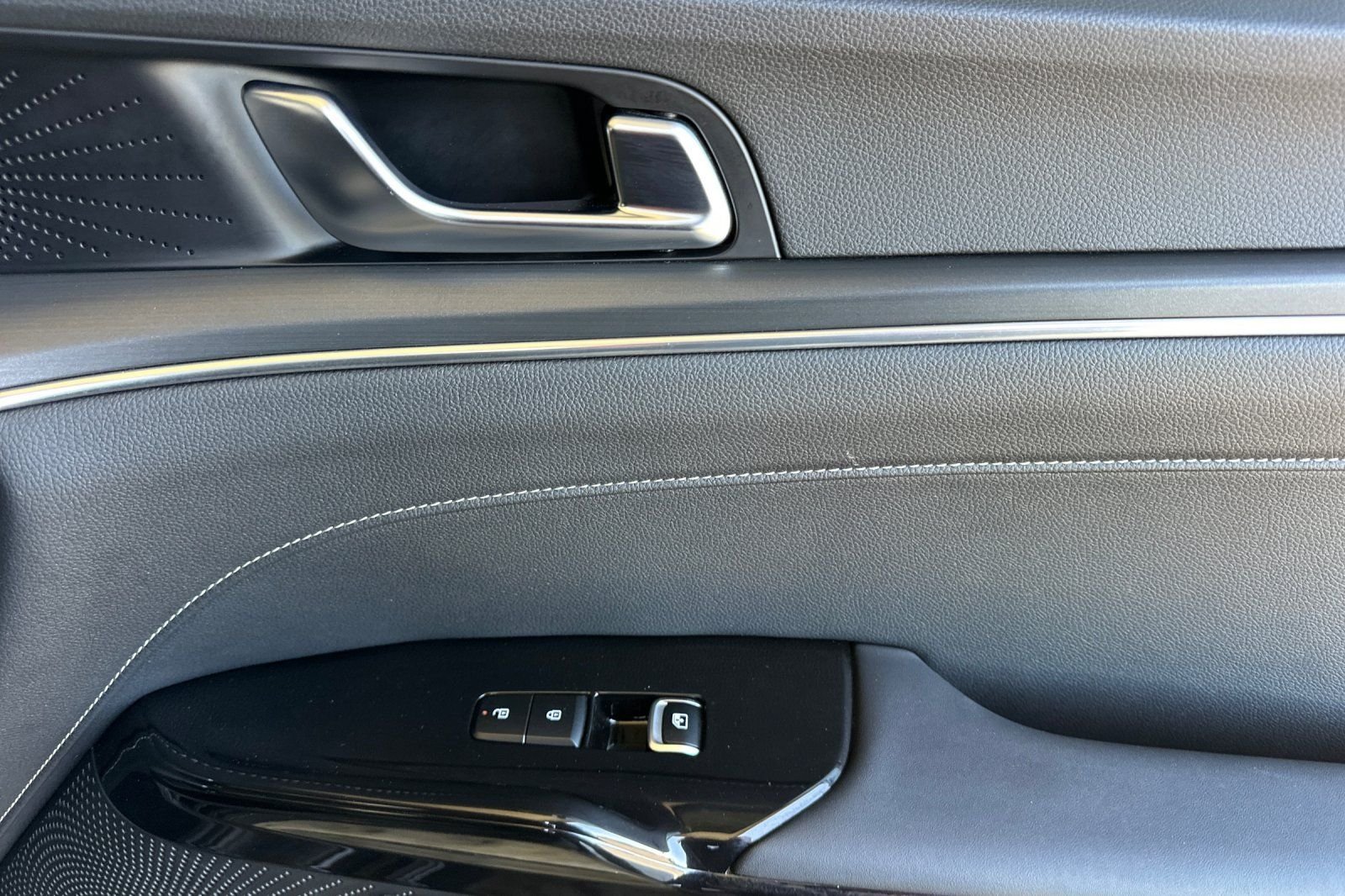 Used 2025 Black Kia GT-Line image 18