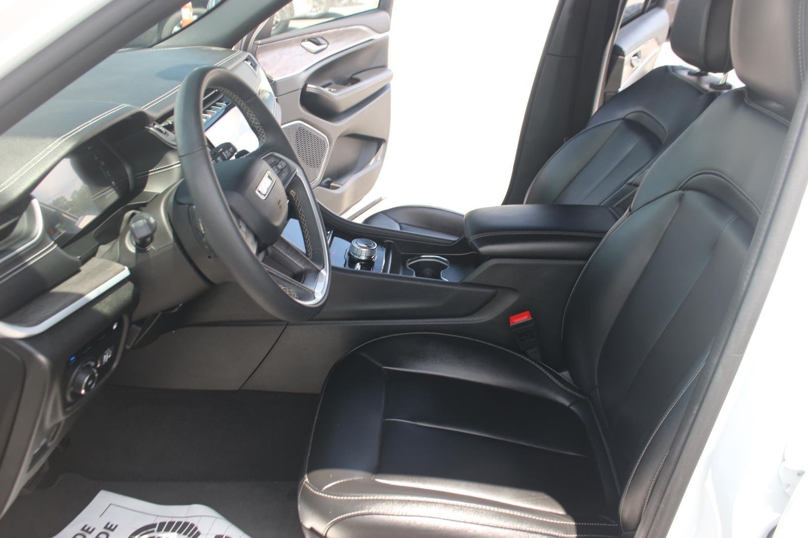 Used 2024 White Jeep 4x4 image 20