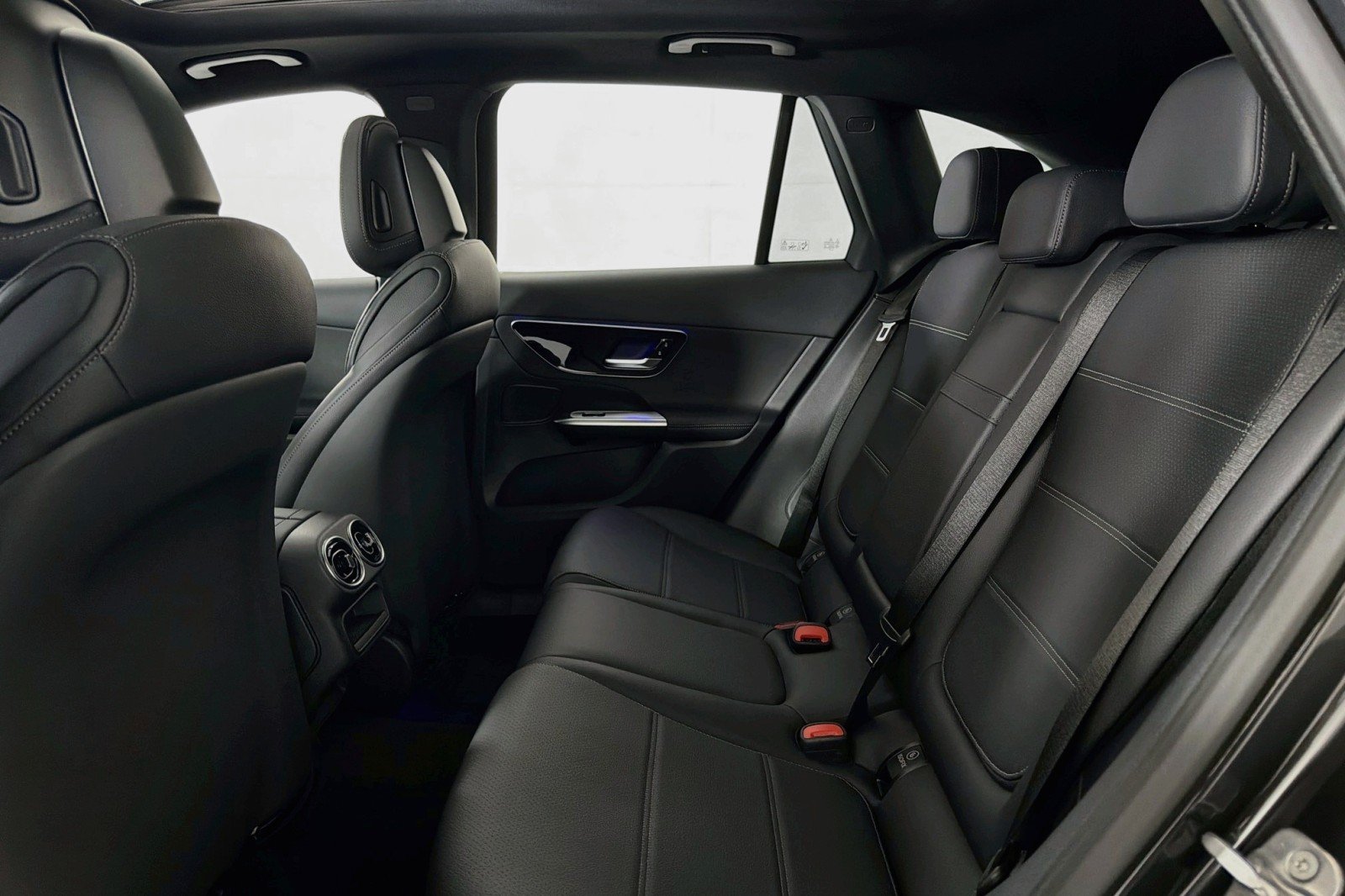 New 2027 Graphite Grey Metallic Mercedes-Benz GLC 300 SUV image 7
