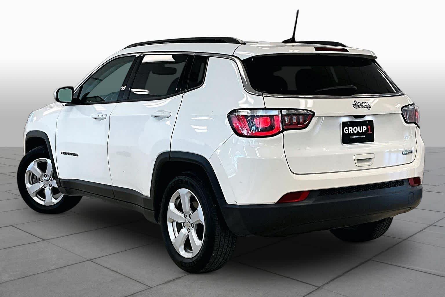 Used 2020 White Clearcoat Jeep Latitude image 10