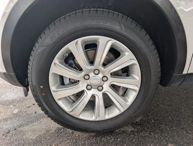 Used 2019 Fuji White Land Rover SE image 7