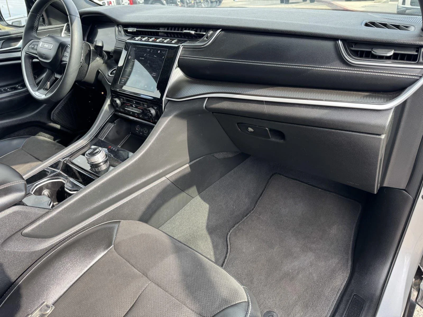 Used 2023 Silver Zynith Jeep Altitude image 7